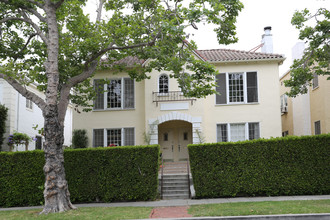 153 S Maple Dr in Beverly Hills, CA - Building Photo - Building Photo