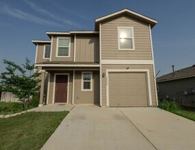 9842 Spotted Rose in San Antonio, TX - Building Photo - Building Photo