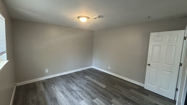 property at 4711-4711 W Tennessee Ave