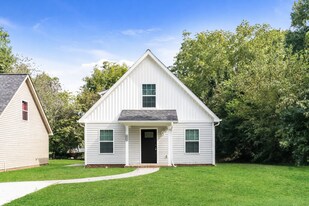 315 E Georgia Ave in Bessemer City, NC - Building Photo