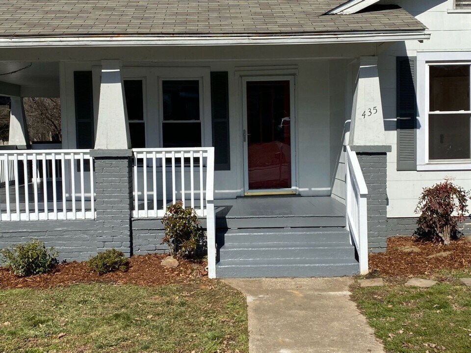 435 W Young High Pike in Knoxville, TN - Building Photo