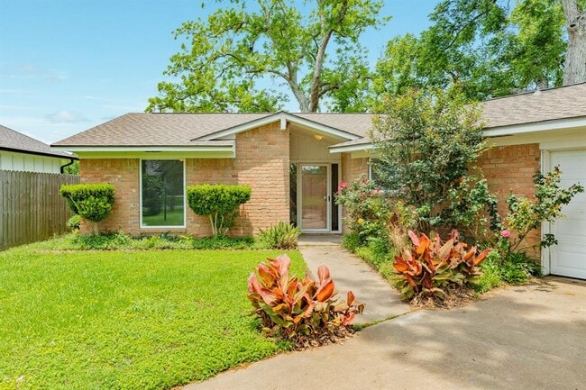 438 Wellshire Dr in West Columbia, TX - Building Photo - Building Photo