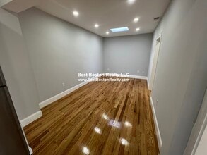 372 Oxford St, Unit 6 in Cambridge, MA - Foto de edificio - Building Photo