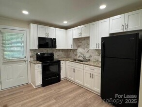 19612 Oak St, Unit 2 in Cornelius, NC - Building Photo - Building Photo