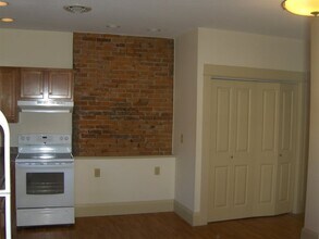 2215 Market St, Unit 2215 Market St. in Wheeling, WV - Foto de edificio - Building Photo