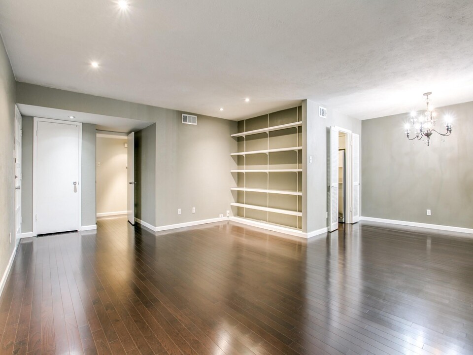 6026 Birchbrook Dr in Dallas, TX - Foto de edificio