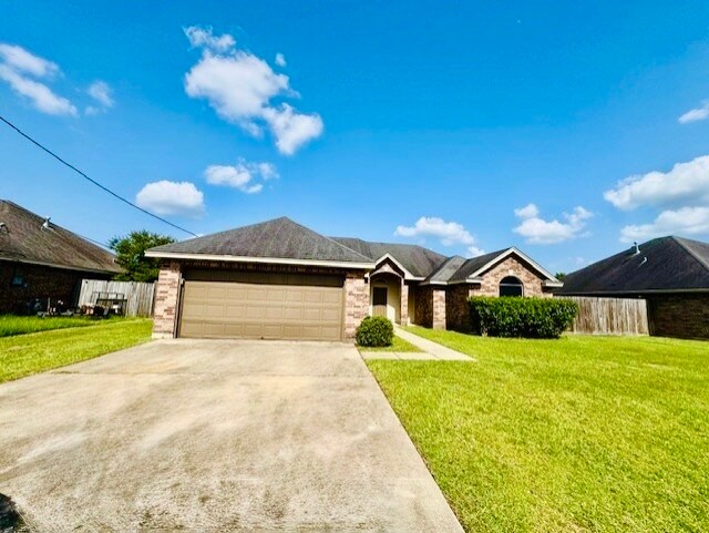 5525 Westchase Loop in Lumberton, TX - Building Photo