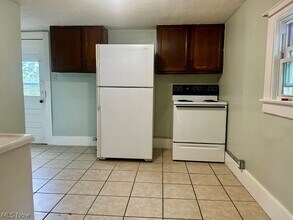 649 W Hopocan Ave in Barberton, OH - Building Photo - Building Photo