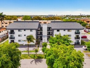 1490 West 42nd Place in Hialeah, FL - Building Photo - Building Photo