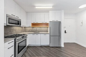 250 E Houston St, Unit 3H in New York, NY - Foto de edificio - Building Photo