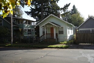1322 NE Skidmore St in Portland, OR - Building Photo