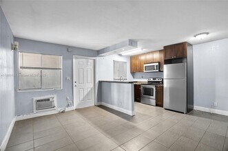 37 SW 14th St in Dania Beach, FL - Building Photo - Building Photo