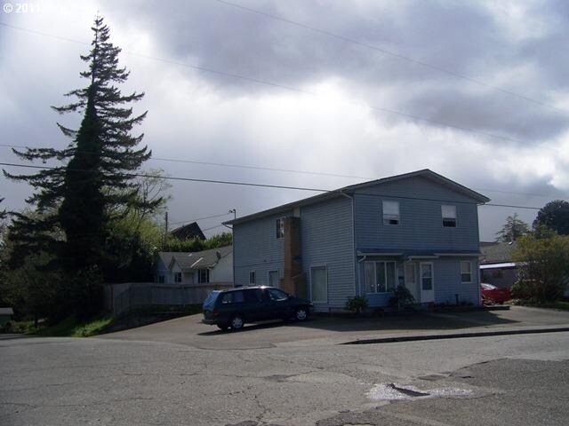 2713 Sheridan Ave in North Bend, OR - Foto de edificio - Building Photo