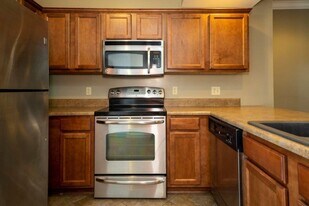 121 Bragg Ave in Auburn, AL - Building Photo