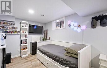 1200 Kingsholm Dr in Mississauga, ON - Building Photo - Building Photo