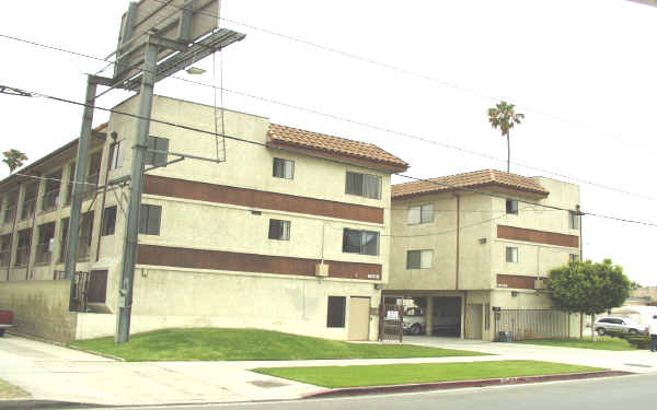 16018-16024 S Vermont Ave in Gardena, CA - Building Photo