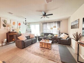 2410 SE Tarvest Wy in Stuart, FL - Foto de edificio - Building Photo