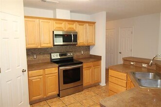 312 Garrett St in Burleson, TX - Foto de edificio - Building Photo