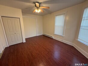 215 Woodlawn Terrace in Waterbury, CT - Building Photo - Building Photo