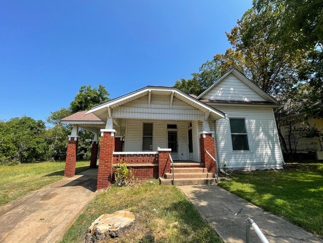 property at 505 E Main St