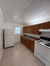 906 2nd St, Apt 3, W Palm BCH in West Palm Beach, FL - Building Photo - Building Photo