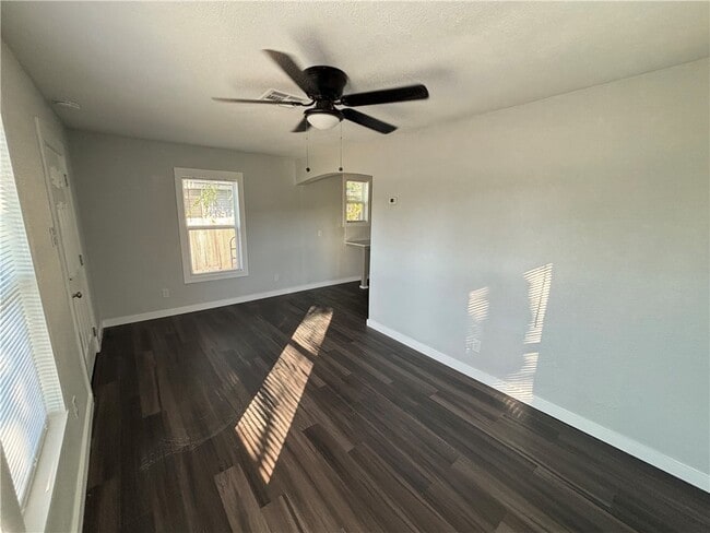 417 Robert Dr in Corpus Christi, TX - Building Photo - Building Photo