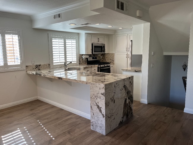 1680 N Coast Hwy 101 in Encinitas, CA - Building Photo - Building Photo