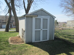 3030 Bandel Dr NW in Rochester, MN - Building Photo - Building Photo