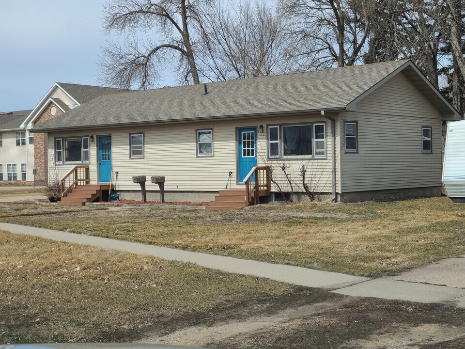 123 Front St in Brookings, SD - Building Photo