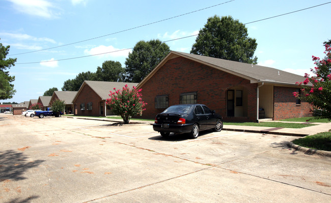 Salem Garden Apartments in Conway, AR - Building Photo - Building Photo