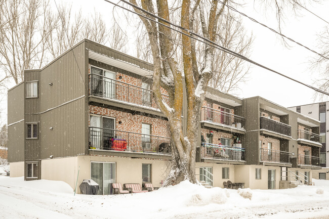 1045 De L'oise Rue in Québec, QC - Building Photo - Building Photo