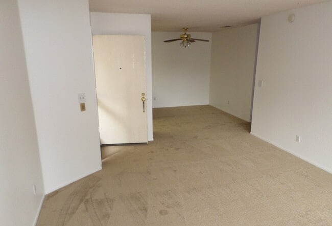 13953 Spring Water Ct in Garden Grove, CA - Building Photo - Building Photo