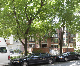 2736 N Hampden Ct in Chicago, IL - Foto de edificio - Building Photo