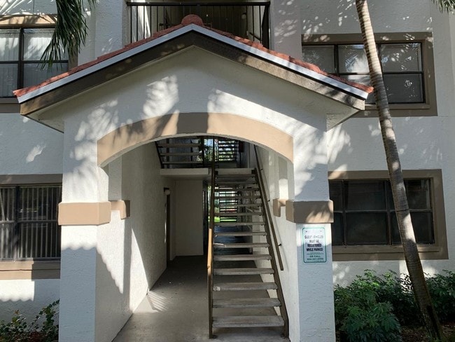 550 S Park Rd, Unit 8-13 in Hollywood, FL - Foto de edificio - Building Photo