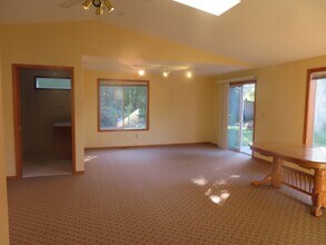 13008 177th Pl NE, Unit EnglishHillGardenApt. in Redmond, WA - Building Photo - Building Photo