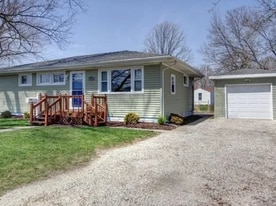 808 E Ficklin St in Tuscola, IL - Building Photo