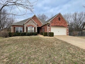 2591 N Trafalger Dr in Fayetteville, AR - Building Photo - Building Photo