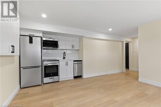 5 Mulberry Ln in Waterloo, ON - Building Photo - Building Photo