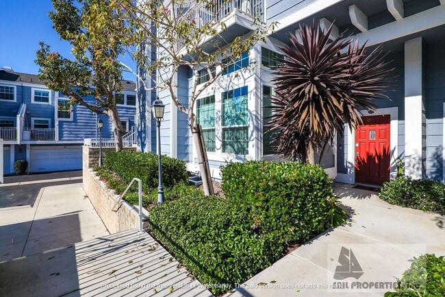 884 Halyard in Newport Beach, CA - Foto de edificio - Building Photo