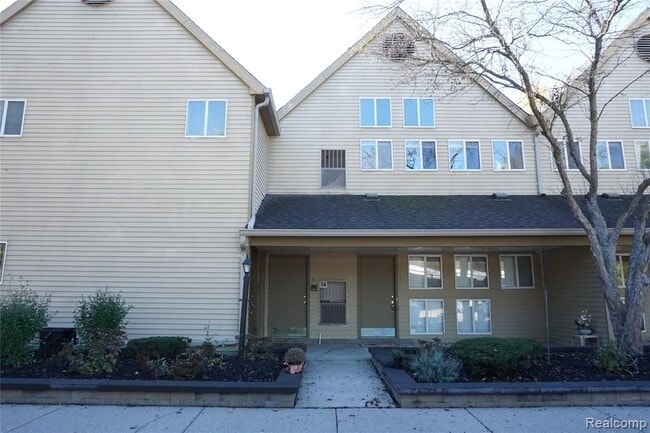 property at 27991 Rollcrest Rd