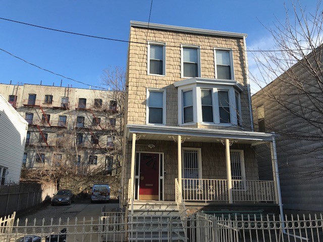 2322 Belmont Ave in Bronx, NY - Building Photo