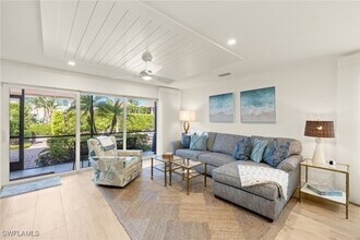 1060 6th St S in Naples, FL - Building Photo - Building Photo