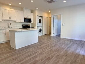 3227 Stonybrook Dr in Anaheim, CA - Building Photo - Building Photo