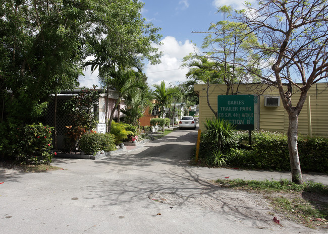 Gables Trailer Park in Miami, FL - Foto de edificio - Building Photo