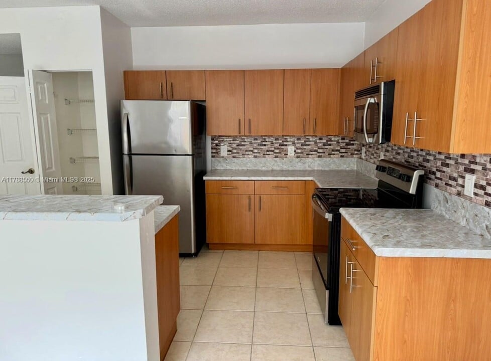 1033 NE 42nd Terrace in Homestead, FL - Building Photo