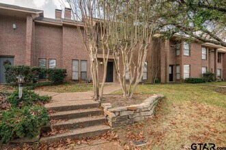 5827 Hollytree Dr in Tyler, TX - Building Photo - Building Photo