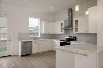 1510 Kaliste Saloom Rd in Lafayette, LA - Building Photo - Building Photo
