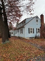 17 Algonquin Dr in Newburgh, NY - Building Photo