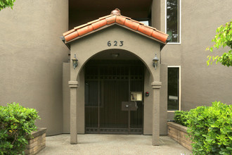 623 Ansel road in Burlingame, CA - Foto de edificio - Building Photo