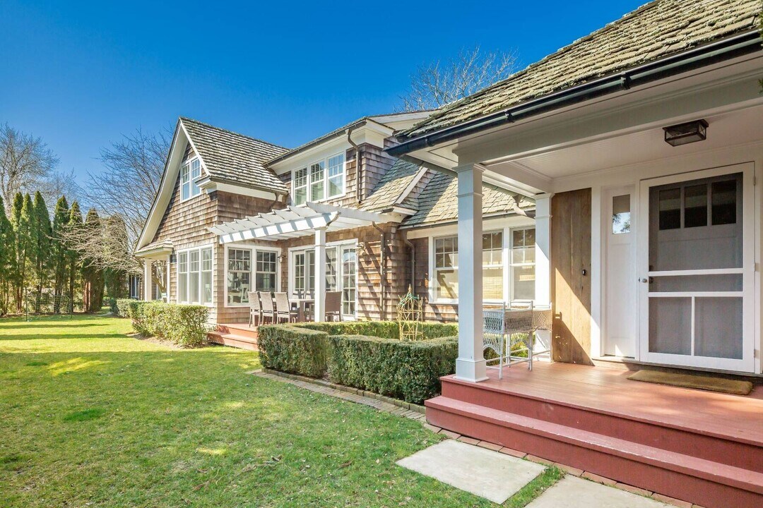 175 Church Ln in East Hampton, NY - Building Photo